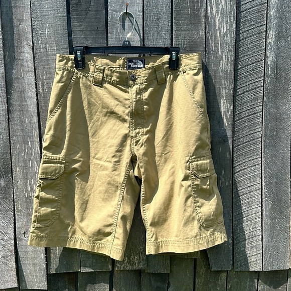 The North Face Shorts size 32 - Picture 1 of 8